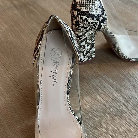 NWOT Nasty Gal Snakeskin Pointed Block Heels with Clear Cover - Picture 3 of 4